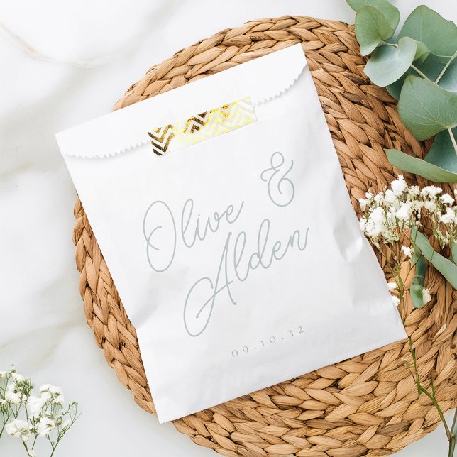 Pale Eukalyptus Oversized Script Names Wedding Geschenktütchen (Von Creator hochgeladen)