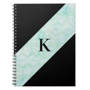 Pale Jade Batik und Black Mit Monogramm Notizblock