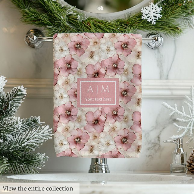 Pale Pink Petals Towel Chic Custom Name Bathroom Badhandtuch Set (Pale Pink Petals Towel Chic Custom Name Bathroom Art)