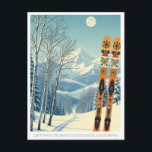 Palisades Tahoe California Skiurlaub Postkarte<br><div class="desc">Hallo aus den schneebedeckten Bergen Palisades Tahoe,  Kalifornien,  USA! Wir hoffen,  dass Sie einen wunderschönen Skiurlaub haben. Diese Postkarte zeigt eine wunderschöne,  blau-graue Berglandschaft mit Retro-Skischulen in orangefarbenem Stammesmuster. Alle Textsätze können an Ihren Anzug angepasst werden!</div>