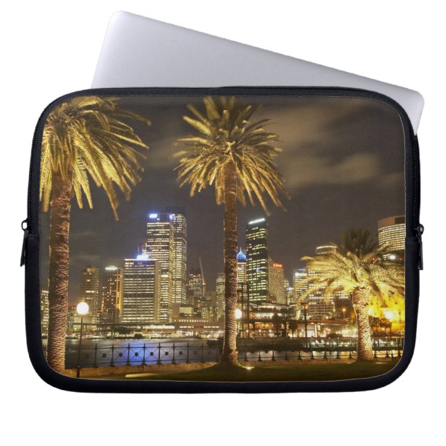 Palm Trees and CBD at Night, Sydney, New South Laptopschutzhülle (Vorderseite)