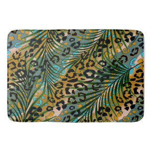 Palm verlasse auf einem Leopardenhintergrund. Badematte