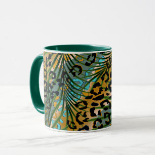 Palm verlasse auf einem Leopardenhintergrund. Tasse