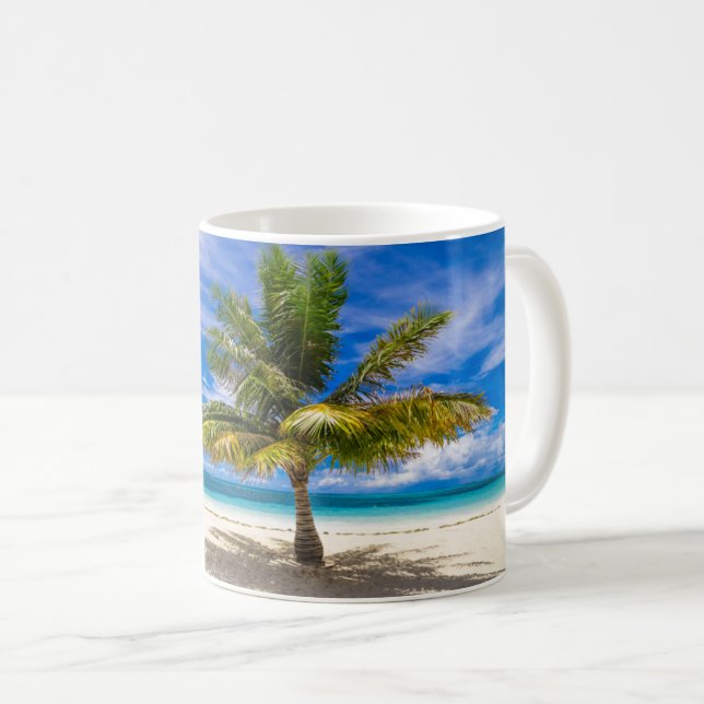Palme am weißen Sandstrand Kaffeetasse (VorderseiteRechts)
