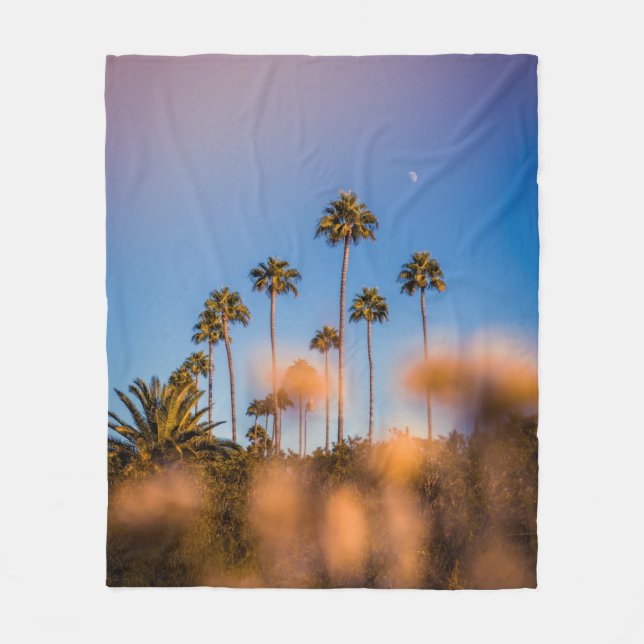 Palme unter blauem Himmel Fleecedecke (Vorderseite)