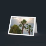Palmen im Sonnenschirm Karte<br><div class="desc">Palmen in Sunny Sky Portrait Grußkarte. Sie können dieses Produkt ganz einfach kostenlos anpassen,  wenn Sie Text hinzufügen oder die Farbe des Hintergrunds ändern möchten.</div>