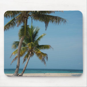 Palmenbaum und weißer Sandstrand Mousepad