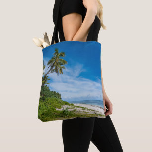 Palmenbestandene Kolovai-Strand