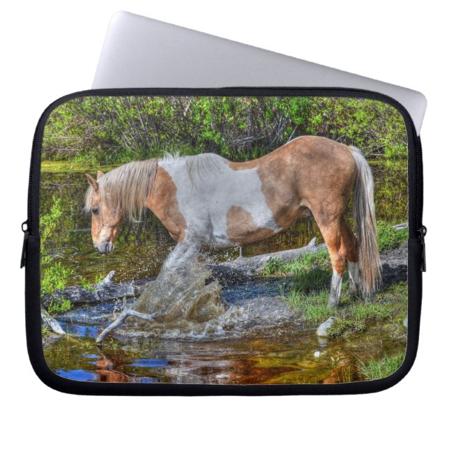 Palomino Paint Horse & Forest Pond Laptopschutzhülle (Vorderseite)