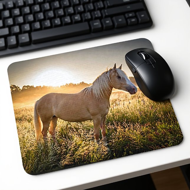 Palomino Pferd bei Sonnenaufgang Mousepad (Von Creator hochgeladen)