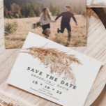 Pampas Grass Boho Hochzeit Speichern Sie die Datum Einladung<br><div class="desc">Pampas Grass Boho Wedding Save The Date Card Rustikal, aber mit einer modernen Drehung, Pampas Gras Save the Date Karte mit einem schönen Aquarellsystem. Dieses Design enthält auch das Foto des Paares, das auf der Kartenrückseite entfernt werden kann. Dieses Design ist ideal für ein Paar auf der Suche nach einer...</div>