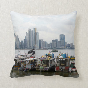Panama-Stadt Skyline mit Fischerbooten Kissen