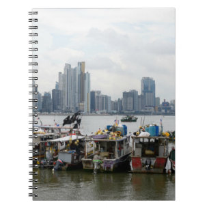 Panama-Stadt Skyline mit Fischerbooten Notizblock