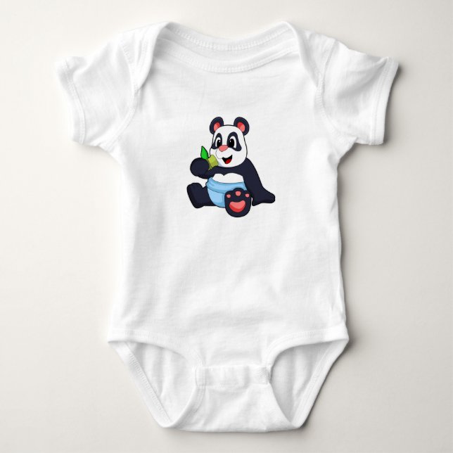 Panda als Baby mit Bambus Strampler (Vorderseite)