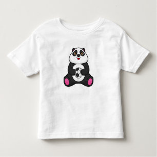 Panda als Fußballspieler mit Fußball Kleinkind T-shirt