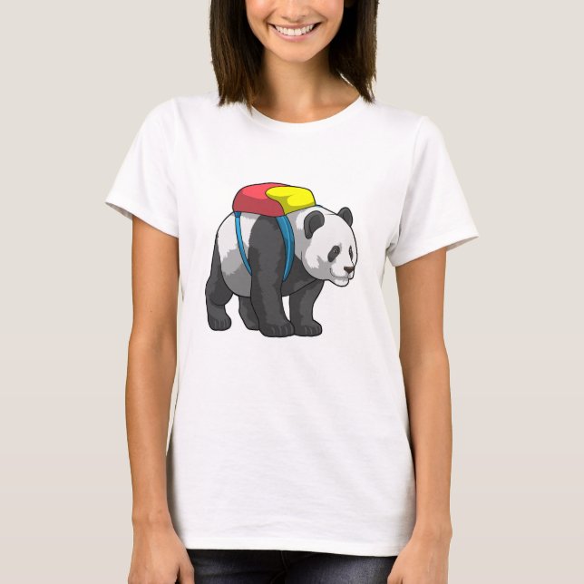 Panda als Hiker mit Rucksack T-Shirt (Vorderseite)
