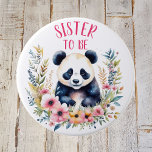Panda Bear in Blume Kinderdusche Schwester Button<br><div class="desc">Ein niedlicher Panda Bär umgeben von rosa und orangefarbenen Blume Aquarellmalerei Mädchen personalisiert Babydusche Schwester auf Knopfdruck.</div>
