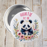 Panda Bear in Blume Kinderdusche Tante zu sein Button<br><div class="desc">Ein niedlicher Panda Bär umgeben von rosa und orangefarbenen Blume Aquarellmalerei Mädchen's personalisiert Babydusche Tante auf Knopfdruck.</div>