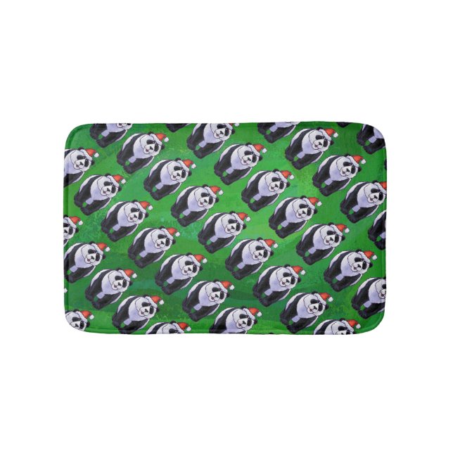 Panda Bear in Weihnachtsmannmütze auf Green Badematte (Vorderseite)