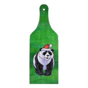 Panda Bear in Weihnachtsmannmütze auf Green Schneidebrett