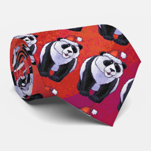 Panda Bear in Weihnachtsmannmütze auf Rot Krawatte