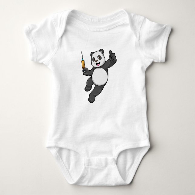 Panda bei Impfung mit Spritze Baby Strampler (Vorderseite)