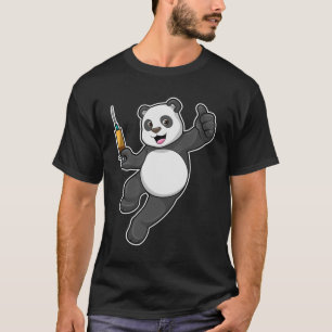 Panda bei Impfung mit Spritze T-Shirt