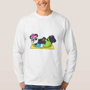 Panda bei Yoga auf Yoga-Matte T-Shirt