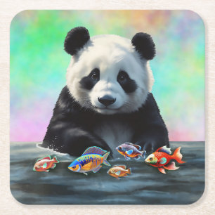 Panda betrachtet farbenfrohe schwimmende Fische Rechteckiger Pappuntersetzer