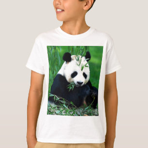 Panda, der Blätter isst T-Shirt