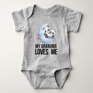 Panda 🐼 Geschenk für Enkelkind - Meine Oma liebt  Baby Strampler