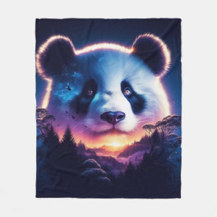 Panda Gesicht mit Surreal Forest und Sunset Fleecedecke