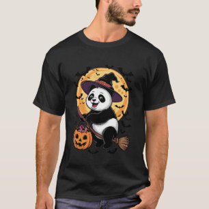 Panda in Hexenhut auf einem Besen Halloween Grusel T-Shirt