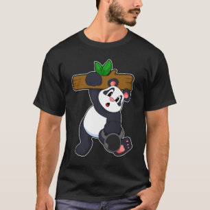 Panda mit Holz bei Krafttraining T-Shirt