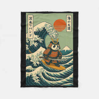 Panda-Samurai surft auf japanischer Welle Fleecedecke