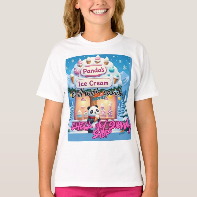 Panda takes bold step in  winter wonderland  T-Shirt (Vorderseite)