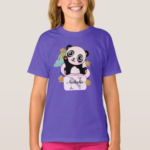 Panda windet goldene Sterne auf Regenbogenwolken T-Shirt