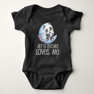 Pandas auf dem Mond 🐼  Meine Oma liebt mich Baby Strampler