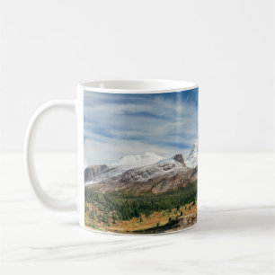 Panorama des Columbia-Eisfelds mit schneebedecktem Kaffeetasse