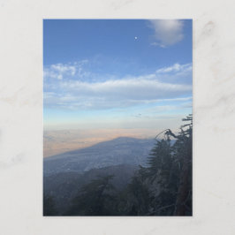 Panorama mit zunehmendem Mond und blauem Himmel Postkarte
