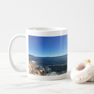Panorama-Vista von Rocky Shoreline Kaffeetasse