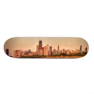Panorama von Chicago-Skylinen am Sonnenaufgang Skateboard