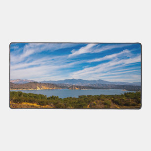 Panorama von Lake Cachuma Santa Ynez Mountain Foto Schreibtischunterlage