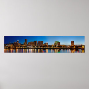 Panorama von Portland Oregon in der Nacht Poster