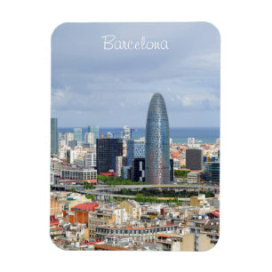 Panoramaaussicht auf Barcelona im bewölkten Frühli Magnet