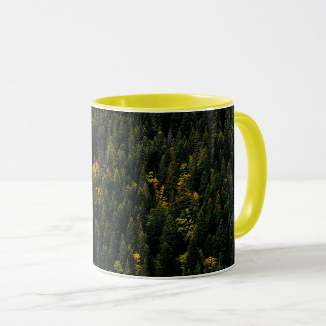"Panoramablick auf Kiefernwald im Herbst Becher Tasse (VorderseiteRechts)