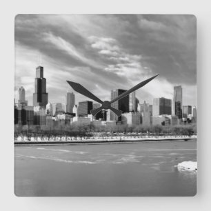 Panoramablick von Chicago-Skylinen im Winter Quadratische Wanduhr