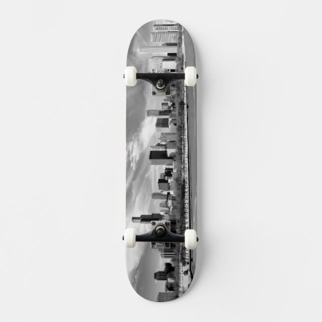 Panoramablick von Chicago-Skylinen im Winter Skateboard (Vorderseite)