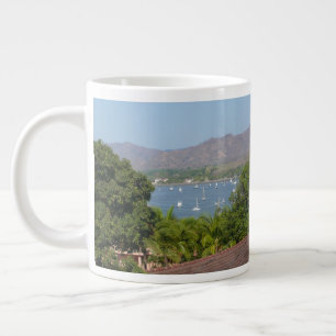 Panoramasicht auf den Strand von Flamingo, Costa R Jumbo-Tasse