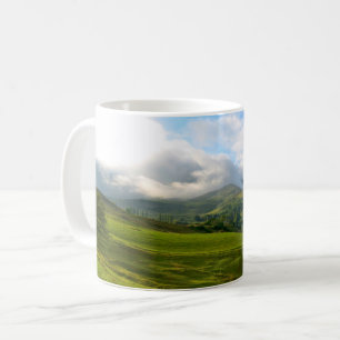 Panoramasicht auf die Bergwiese Tasse